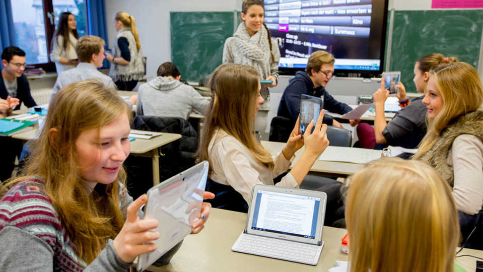 La Generalitat se suma al convenio entre Educación y Samsung para implantar aulas tecnológicas