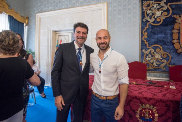 Unides Podem acusa al bipartito de no dar ayudas a la vivienda; el PP replica que compete al Consell 