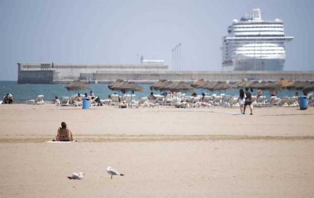 Reabren las playas de Malva-rosa y la Devesa tras registrar valores 
