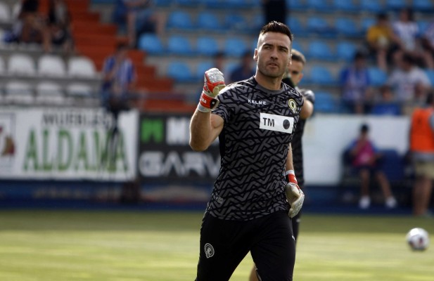El Hércules anuncia la renovación de Falcón y trata de lograr del Watford la cesión de Jaime Alvarado