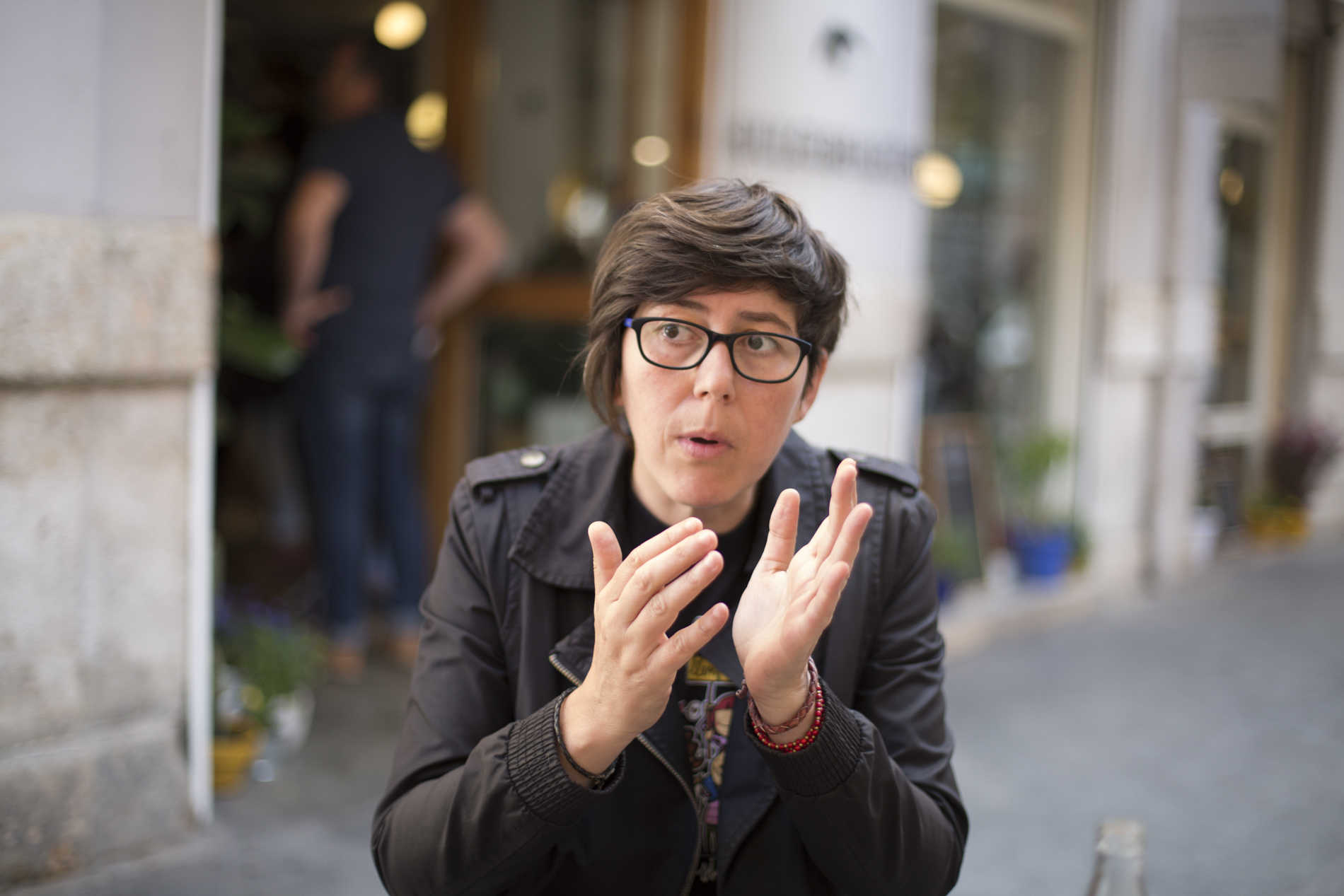 Unides Podem propone que se impartan clases de lengua de signos en Les Corts