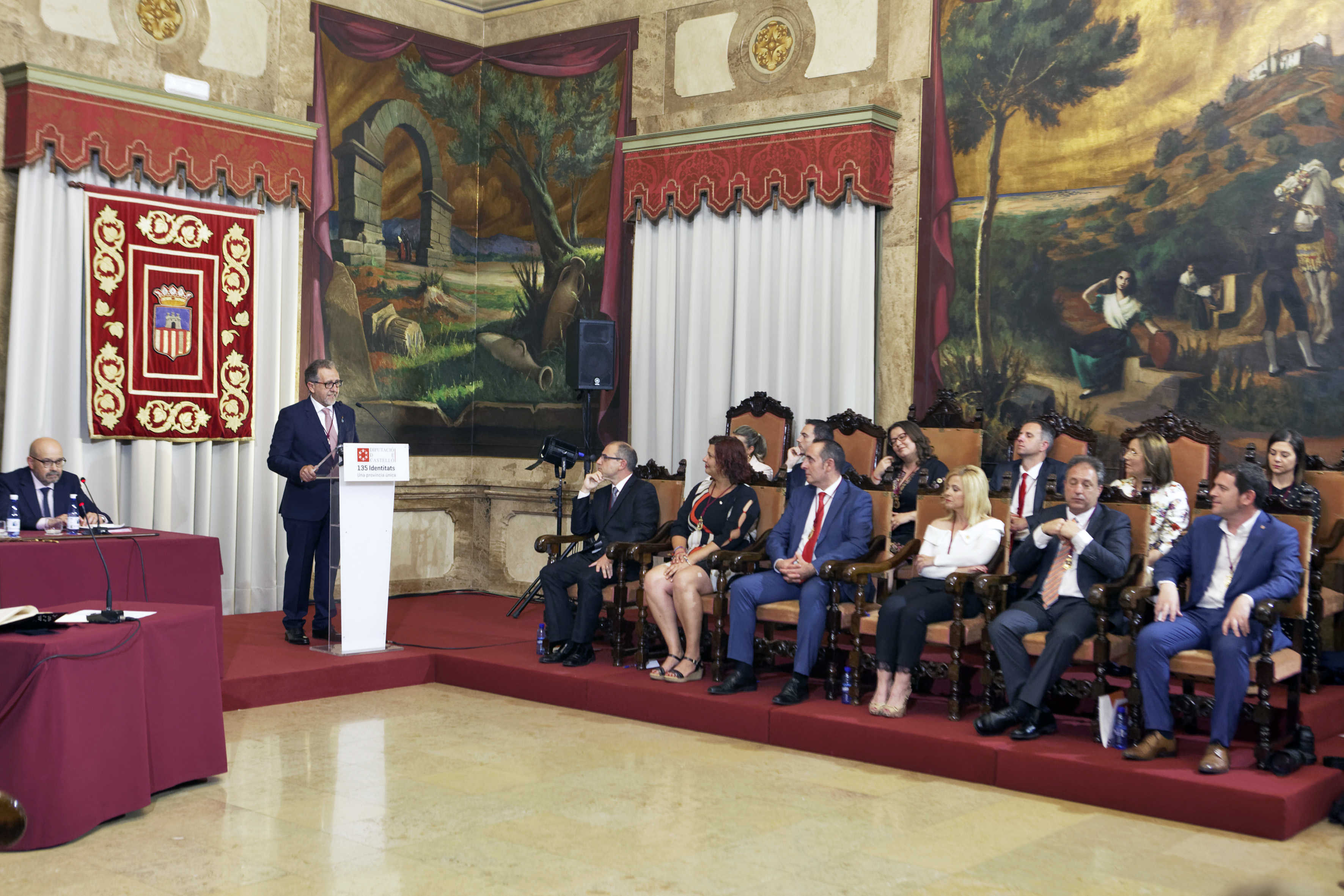 El equipo de gobierno en el pleno de toma de posesión. (Foto: ANTONIO PRADAS) - 