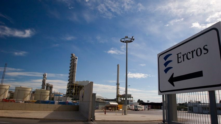 Ercros reduce capital mientras sigue siendo el 'farolillo' de toda la bolsa