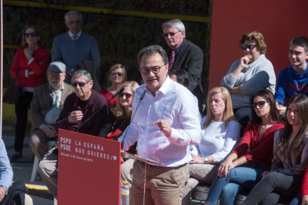 El PSPV denuncia la dejadez del PP con la contrata del autobús y el taxi a demanda en las partidas