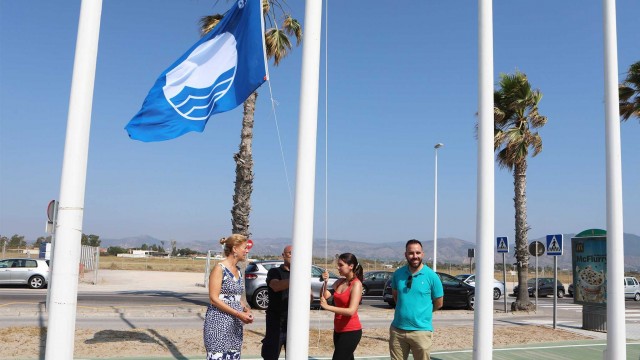 Las playas de El Pinar, Gurugú y Serradal renuevan la bandera azul de calidad