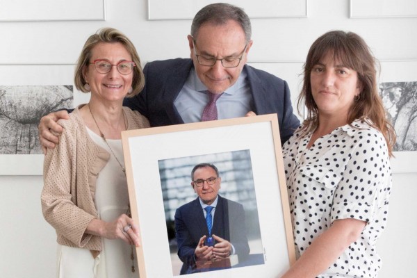 La UJI incorpora la imagen del profesor Vicent Climent a la galería de fotografías de rectores