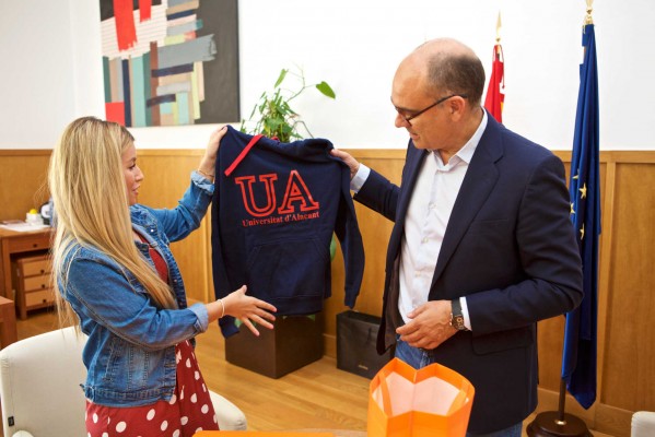 Sandra García, l'estudiant de Magisteri que representarà la UA en l'Imagine Silicon Valley 2019