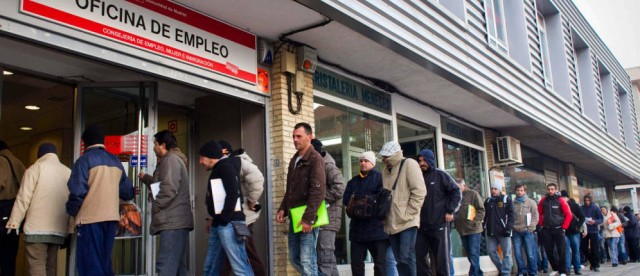 Alicante lidera la reducción del paro en junio en la Comunitat con 3.300 desempleados menos