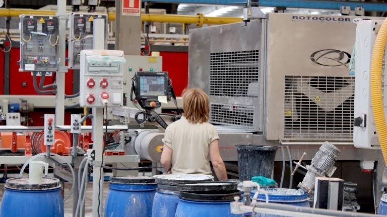 La industria es el único sector de la provincia que suma parados en el mes de junio