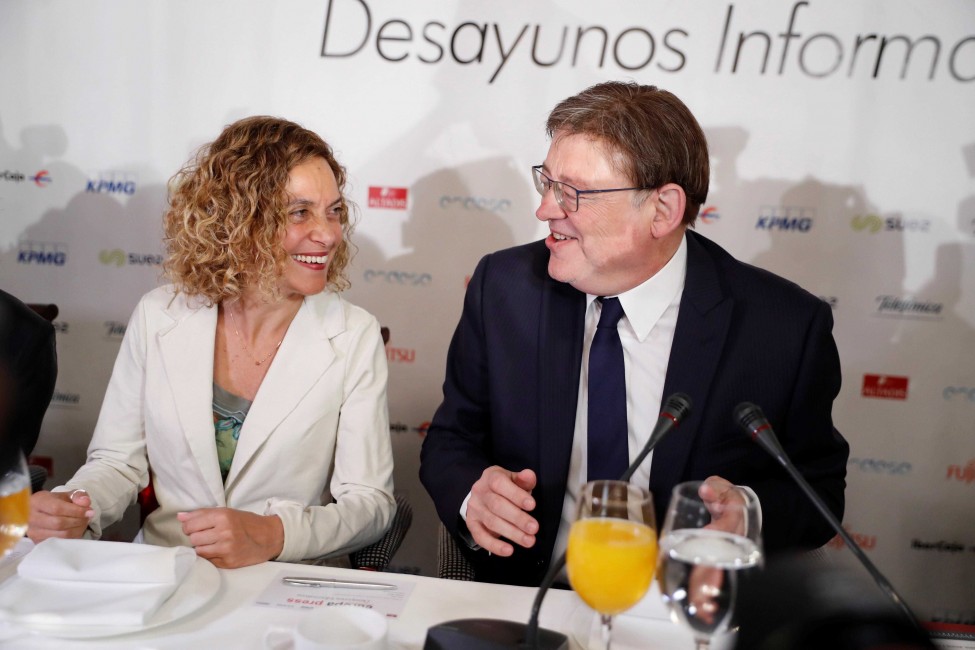 Meritxel Batet y Ximo Puig. Foto: EFE/JUAN CARLOS HIDALGO - 