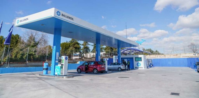 Endesa instalará puntos de recarga en 10 gasolineras de Ballenoil en València y Alicante
