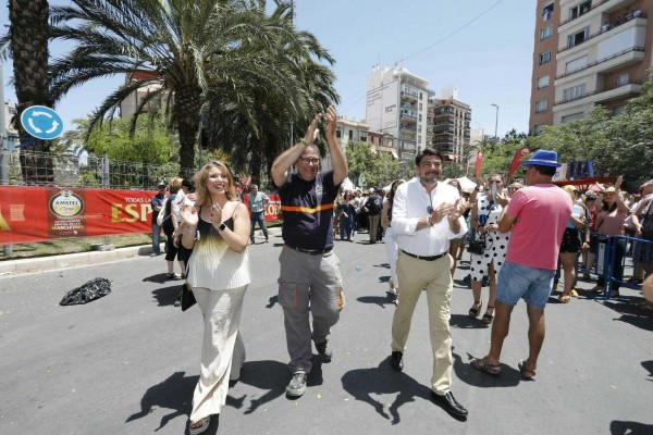 Pirotecnia Hermanos Ferrández gana el concurso de mascletàs y Gironina el de castillos de fuegos