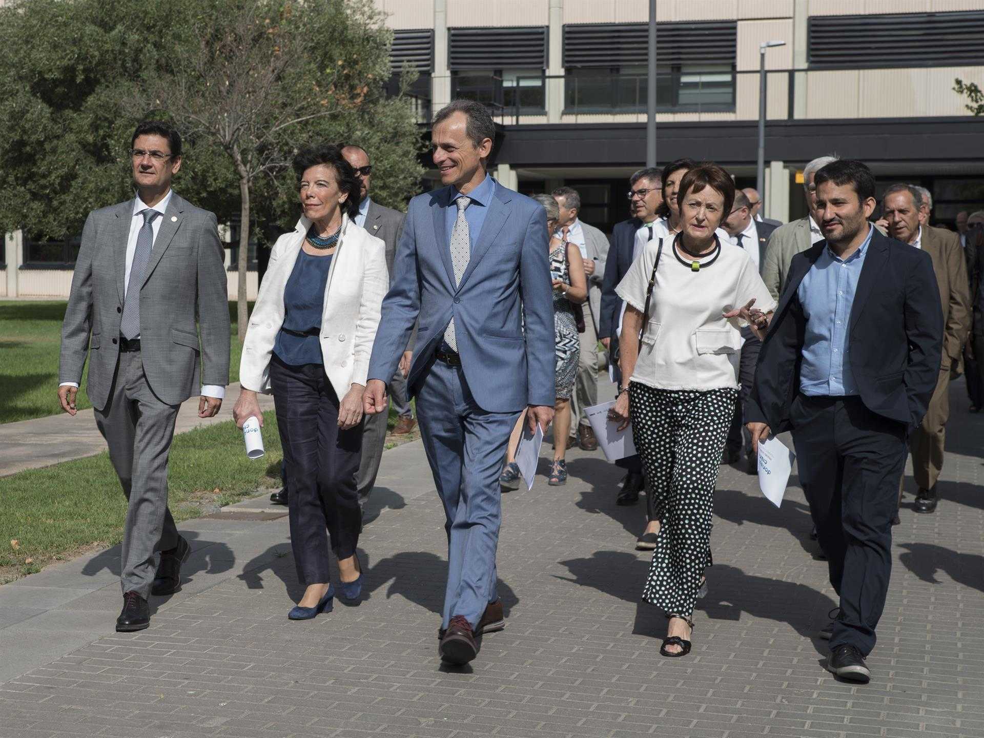 Celaá y Duque piden 