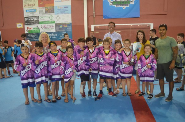 Orcas, subcampeón de la Liga Plata Sub-12 de Orpesa, que ganan los finlandeses del Foge Rollers