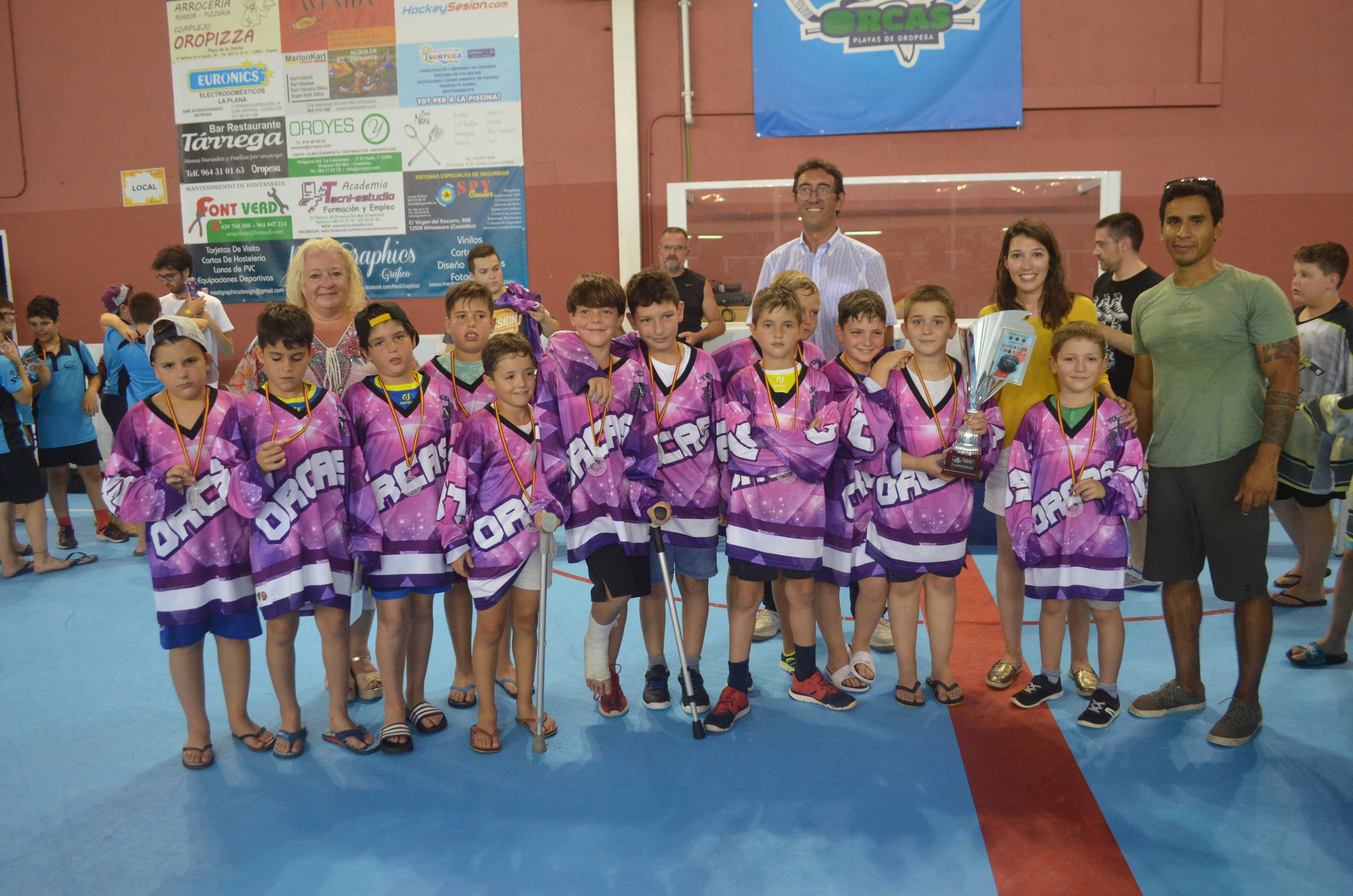 Orcas, subcampeón de la Liga Plata Sub-12 de Orpesa, que ganan los finlandeses del Foge Rollers