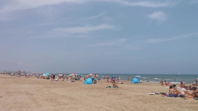 Reabiertas al baño las playas de la Patacona y Port Saplaya Norte