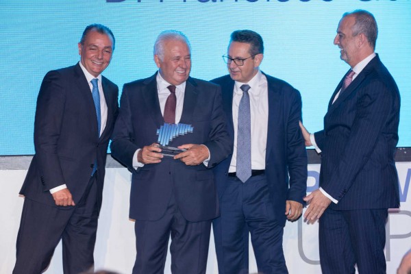 Premios Uepal: Sellés consigue la foto de la unidad empresarial para Gómez un año después