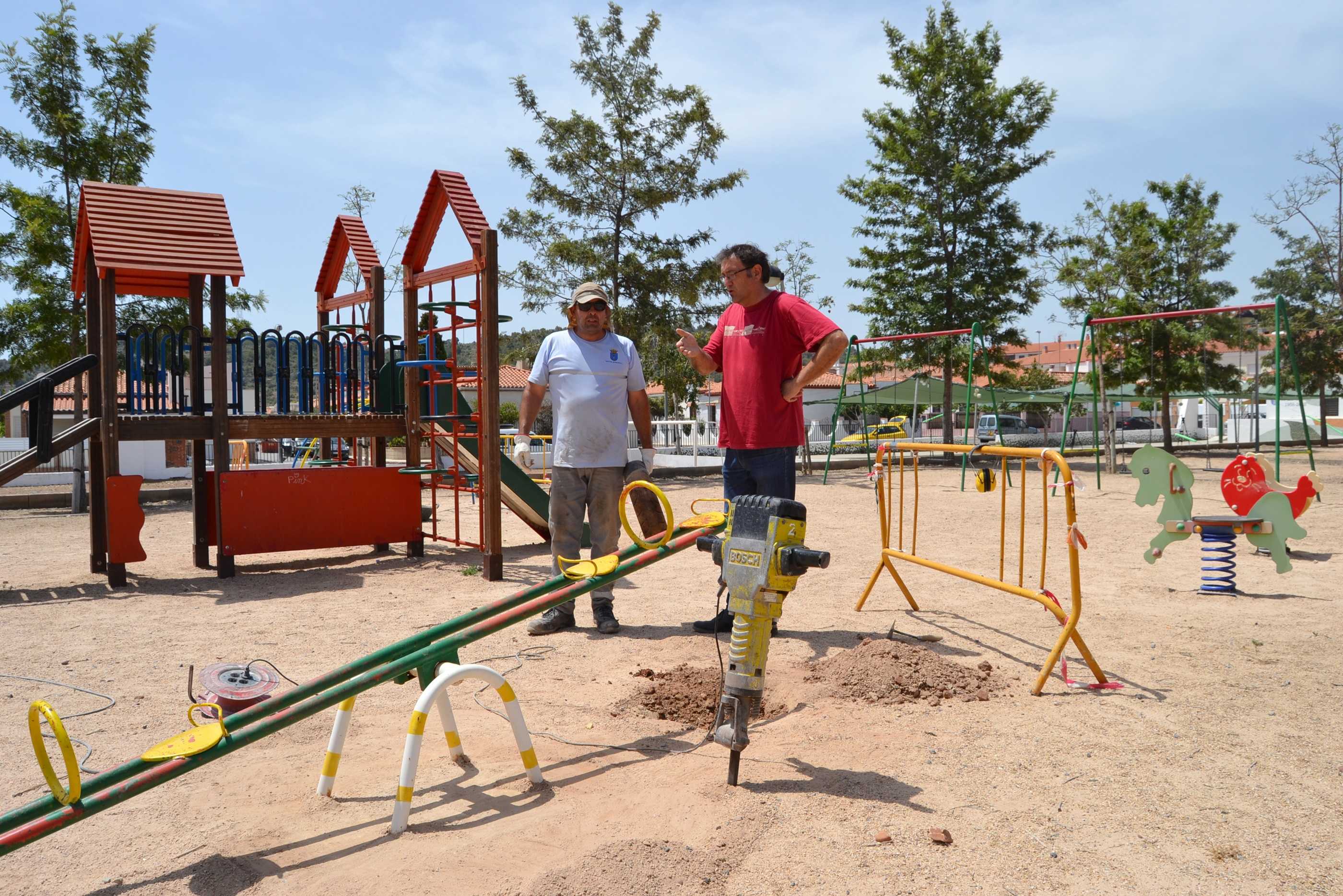 La Vall d’Uixó renueva el parque infantil del barrio Carmadai 