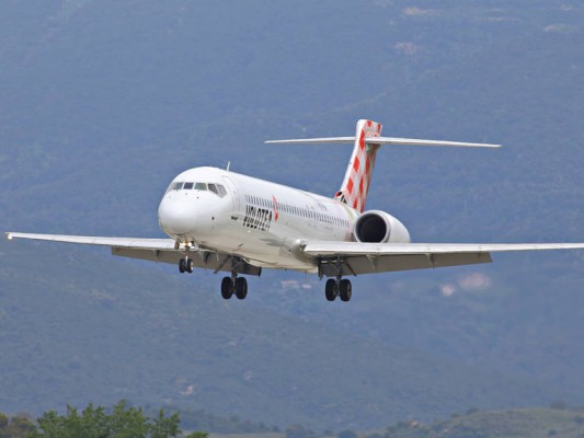El aeropuerto de Corvera recupera tres rutas en junio y estrena los vuelos a Venecia y Lille