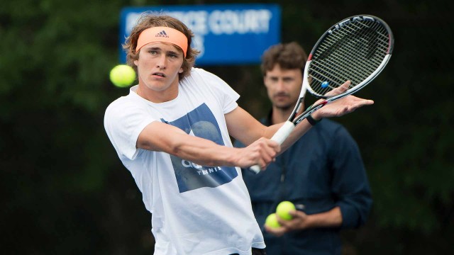 Ferrero planea seguir trabajando con Zverev al menos hasta final de temporada