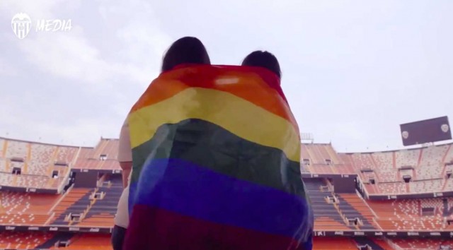 El Valencia apoya el orgullo LGTB+ con el lema 