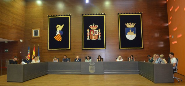 Orpesa designa las concejalías y fija las nuevas retribuciones salariales del equipo de gobierno