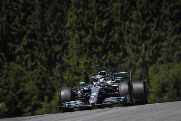 Hamilton lidera en la matinal de Spielberg; Leclerc, el mejor por la tarde





