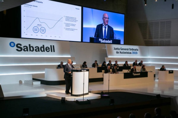 El Sabadell negocia con Oaktree la venta de los suelos 'premium' de Solvia por 850 millones 