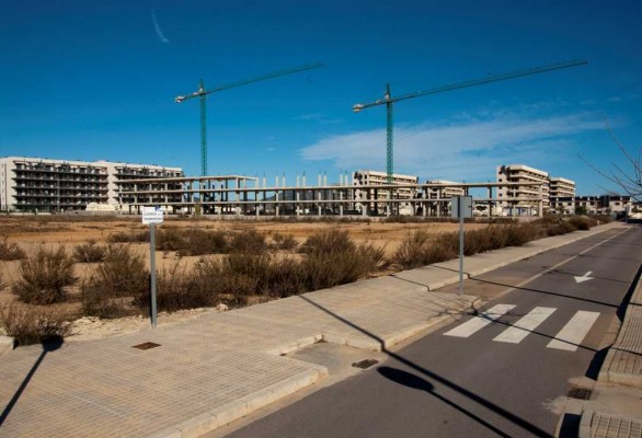 Marina d'Or sale de la lista de morosos, que en Castellón copan promotoras urbanísticas