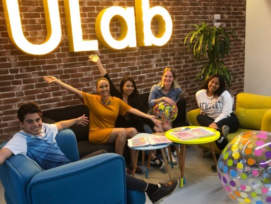 Universitarios de EEUU realizan prácticas en las empresas del coworking alicantino ULab