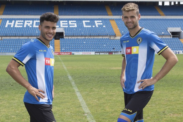 Moha y Vilanova se enfundan la elástica blanquiazul