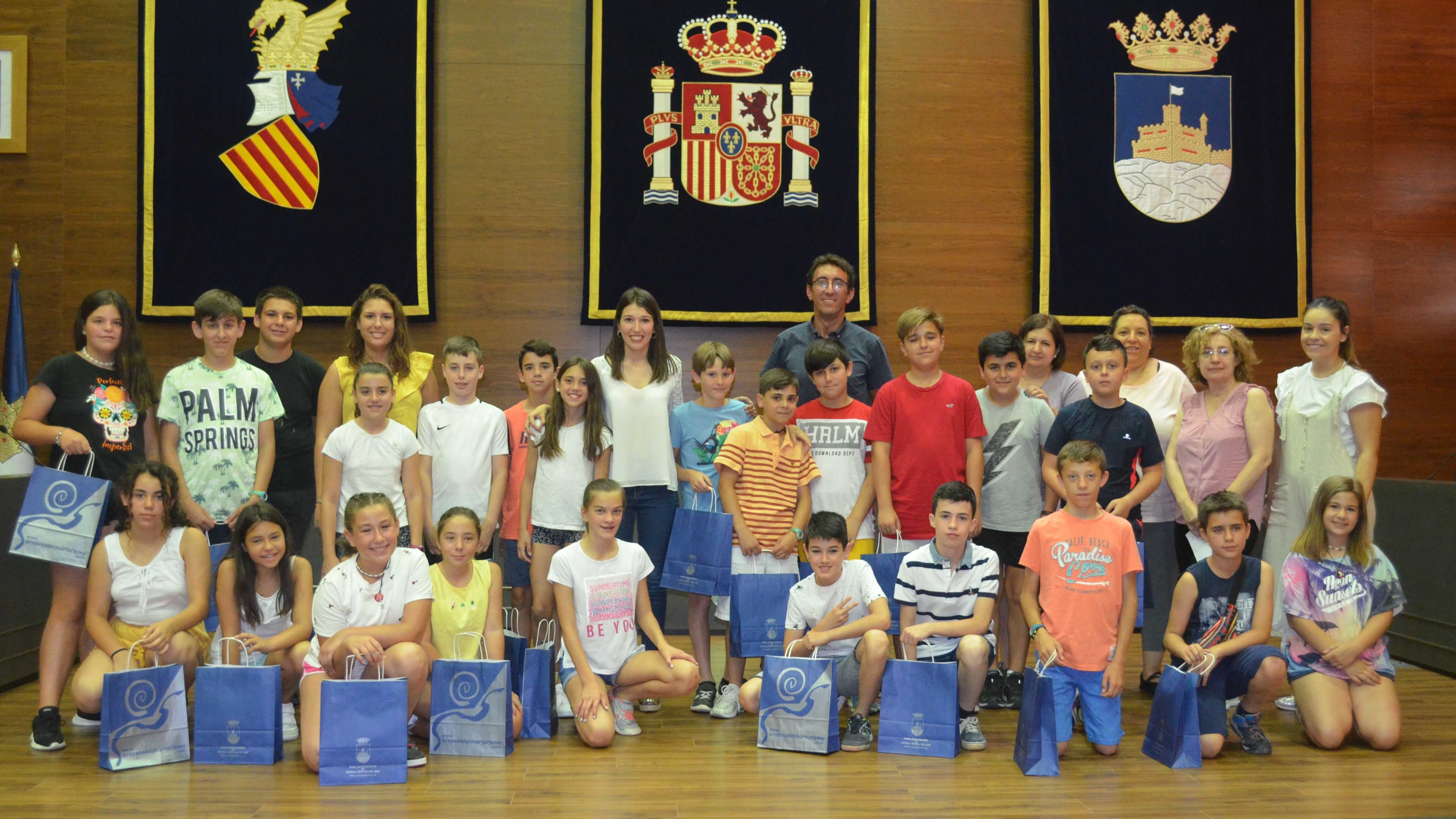 Escolares de Oropesa de Toledo descubren el patrimonio cultural y las playas de Oropesa del Mar