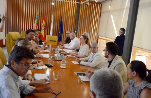El bipartito de Alicante estrena su mandato con cuatro contratos por 9,2 millones
