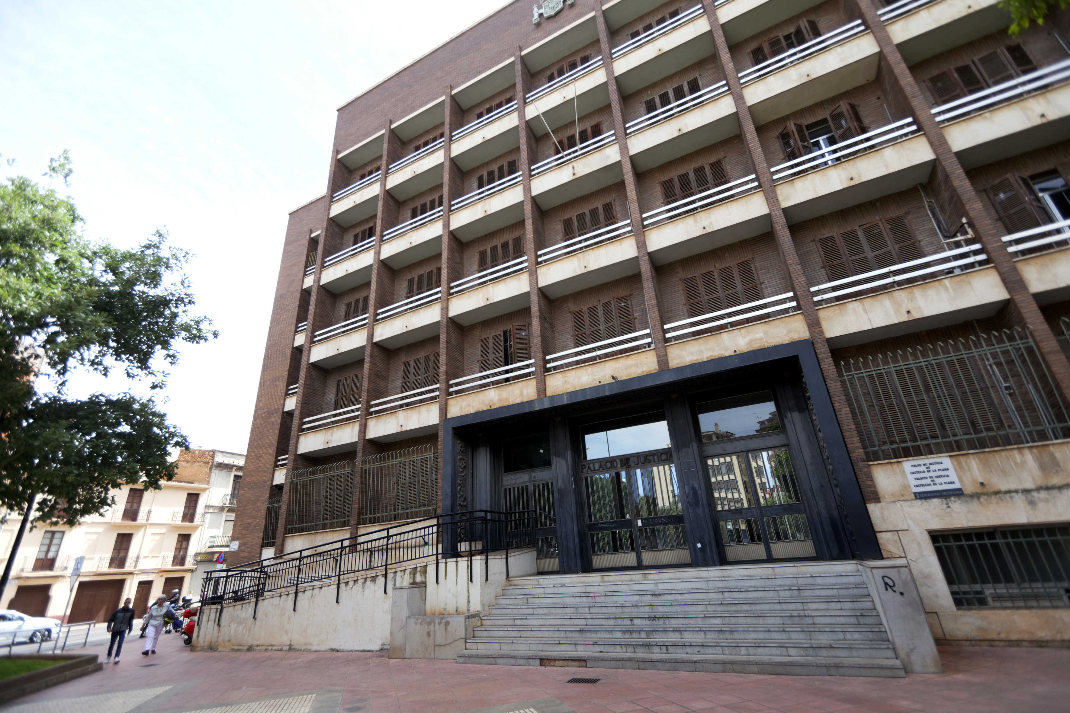 El edificio de Borrull estará operativo como sede de servicios sociales en 2022