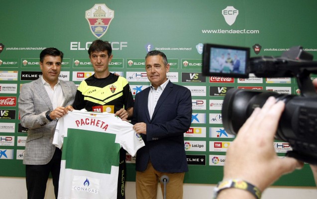 Pacheta, primer entrenador que se consolida en el banquillo del Elche desde Escribá

