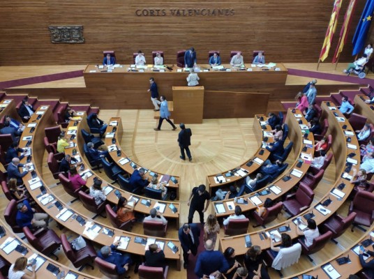 Naiara Davó (Unides Podem) y Michel Montaner (PSPV) prometen el cargo de diputados

