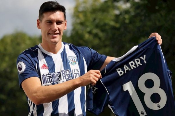 El veterano Gareth Barry refuerza al West Bromwich por una temporada
