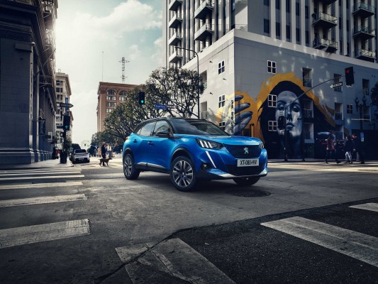 Nuevo SUV Peugeot 2008: Interpreta el placer de conducir