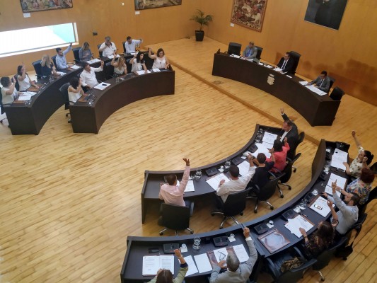 Pérez aprueba sin votos en contra la normativa y los sueldos de los próximos 4 años en Benidorm
