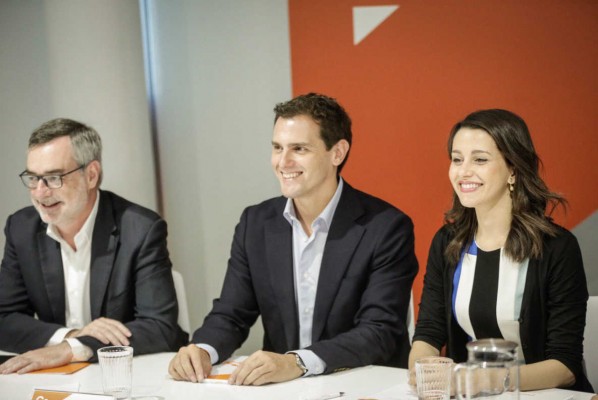 Arrimadas reitera el 'no' al PSOE y Villegas invita a 