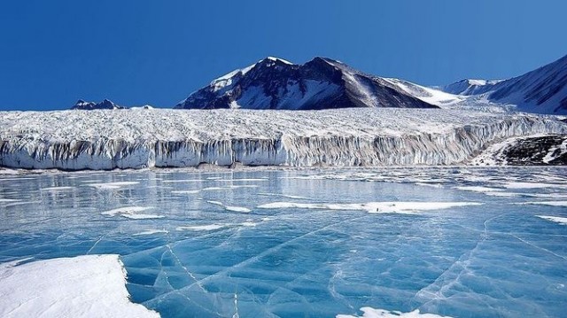 Científicos descubren 91 volcanes bajo el hielo de la Antártida Occidental
