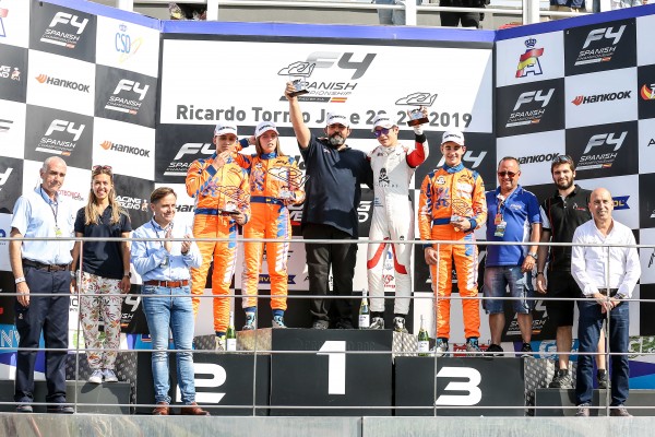 Cinco podios para los pilotos del Fórmula de Campeones Praga
