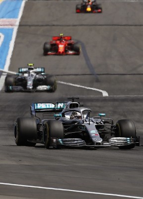 Hamilton se pasea por Le Castellet y Sainz acaba sexto

