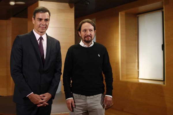 El PSOE cambia su posición de gobernar en solitario y pide a Podemos que facilite la investidura