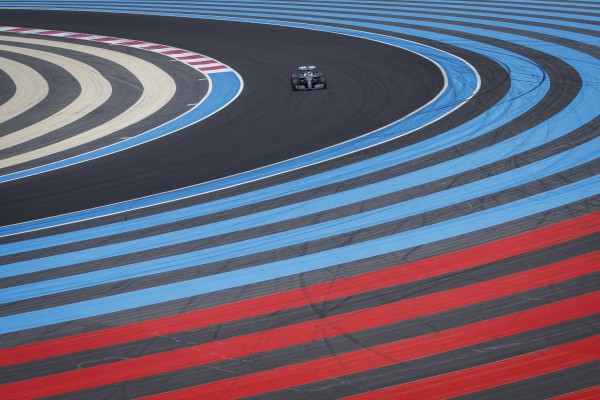 Mercedes manda y McLaren sorprende en una jornada que deja a Vettel tocado

