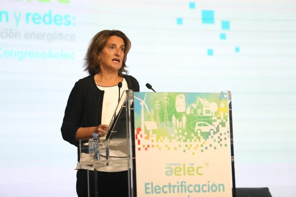 El Gobierno dará 6 meses adicionales a pequeñas gasolineras para instalar puntos de recarga eléctrica