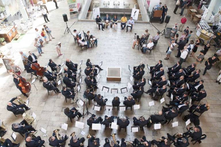 Bankia y la FSMCV convocan becas para alumnos de escuelas de música