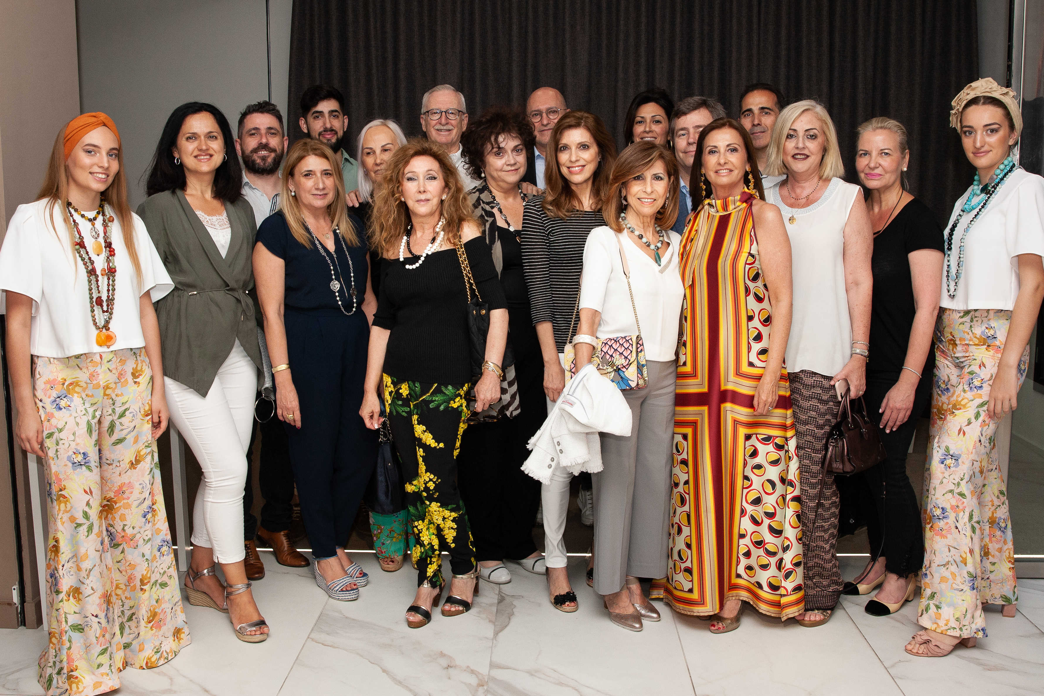 Noche de vino y joyas