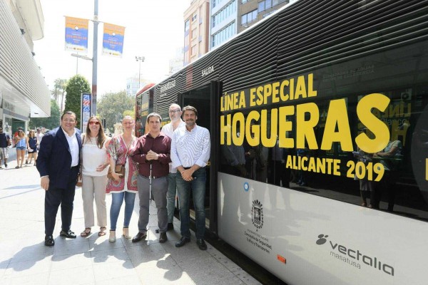 Alicante activa el bus accesible gratuito para visitar las Hogueras Especiales