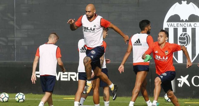 Garay, Cancelo y Orellana, en la lista para el duelo ante Las Palmas, Nando descartado